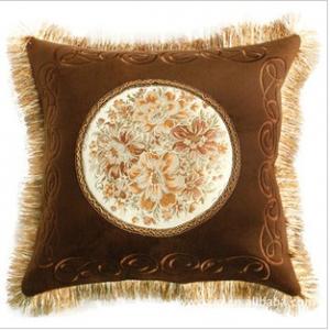 时尚白色靠垫高档超绒抱枕