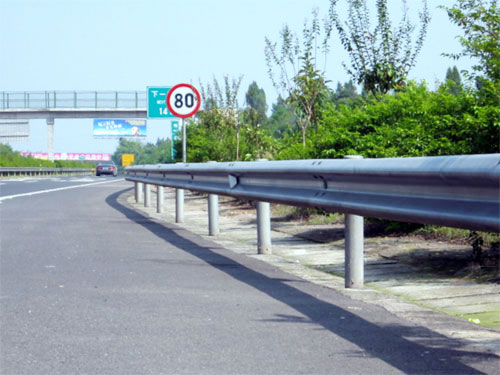 高速公路护栏