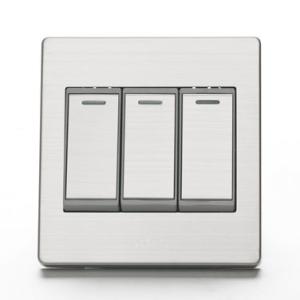 V6-006B三联双控大硗板开关